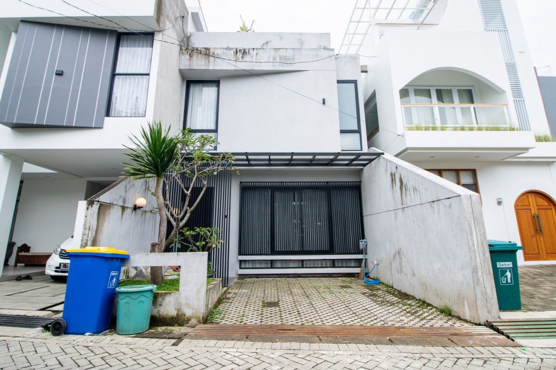 Rumah Dijual di Lembang Bandung: Villa Full Furnished di Cluster Pesona Lembang 176 suasana sore Cluster Pesona Lembang Bandung Utara