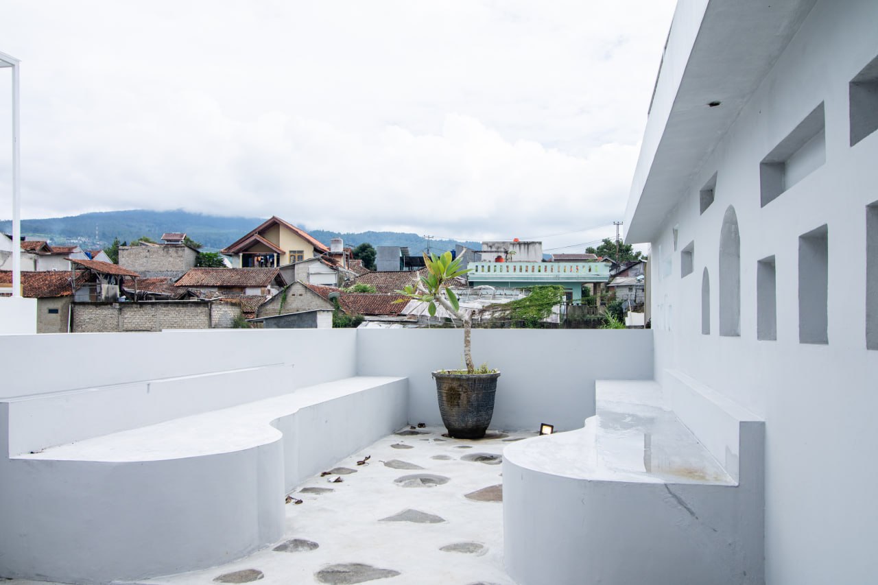 Rumah Dijual di Lembang Bandung: Villa Full Furnished di Cluster Pesona Lembang 175 halaman asri rumah di Cluster Pesona Lembang Bandung